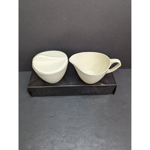 Vintage Melmac Melamine White Cream and Sugar Set with Lid - Picture 2 of 6